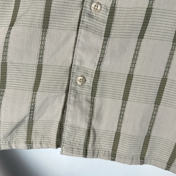 Columbia Beige Striped Casual Short Sleeve Button Down Shirt - Picture 6 of 7